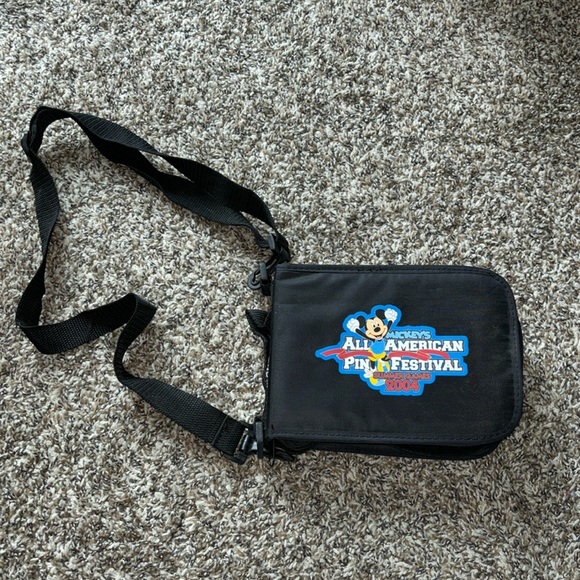 Disney Other Vintage 204 Disney Disneyland Trading Pin Carrying